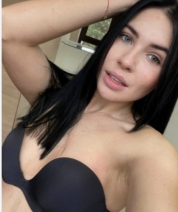 В Москве я создам для тебя незабываемую атмосферу, наполненную страстью и удовольствием. Я опытная и знаю, как доставить тебе наивысшее удовольствие. Мои услуги обширны - от соблазнительных эротических массажей до интимных экспериментов. Могу быть нежной любовницей или страстной диктаторшей. Фото говорят сами за себя - у меня прекрасная фигура, красивые глаза и соблазнительные губы. Позволь мне погрузиться с тобой в мир эротических наслаждений и удовольствий. Мои отзывы говорят о моей профессиональности и умении угадывать желания мужчин. Отправь мне сообщение и увидишь, что сделаю для тебя все возможное 😉🔥 12070, 25 лет