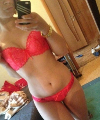 У меня есть множество услуг, которые тебе понравятся: классический секс, оральный секс, анальный секс, эротический массаж и многое другое. Я гарантирую тебе приятное времяпровождение и полное удовлетворение. В Москве я живу уже несколько лет, поэтому знаю все самые уютные места для нашей встречи. У меня есть отличные отзывы от довольных клиентов, которые говорят о моей профессиональности и страстности. Фото мои, без ретуши и фотошопа, так что ты точно получишь то, что видишь на фото. Жду тебя, чтобы разделить незабываемые моменты вместе! 💋 15375, 25 лет